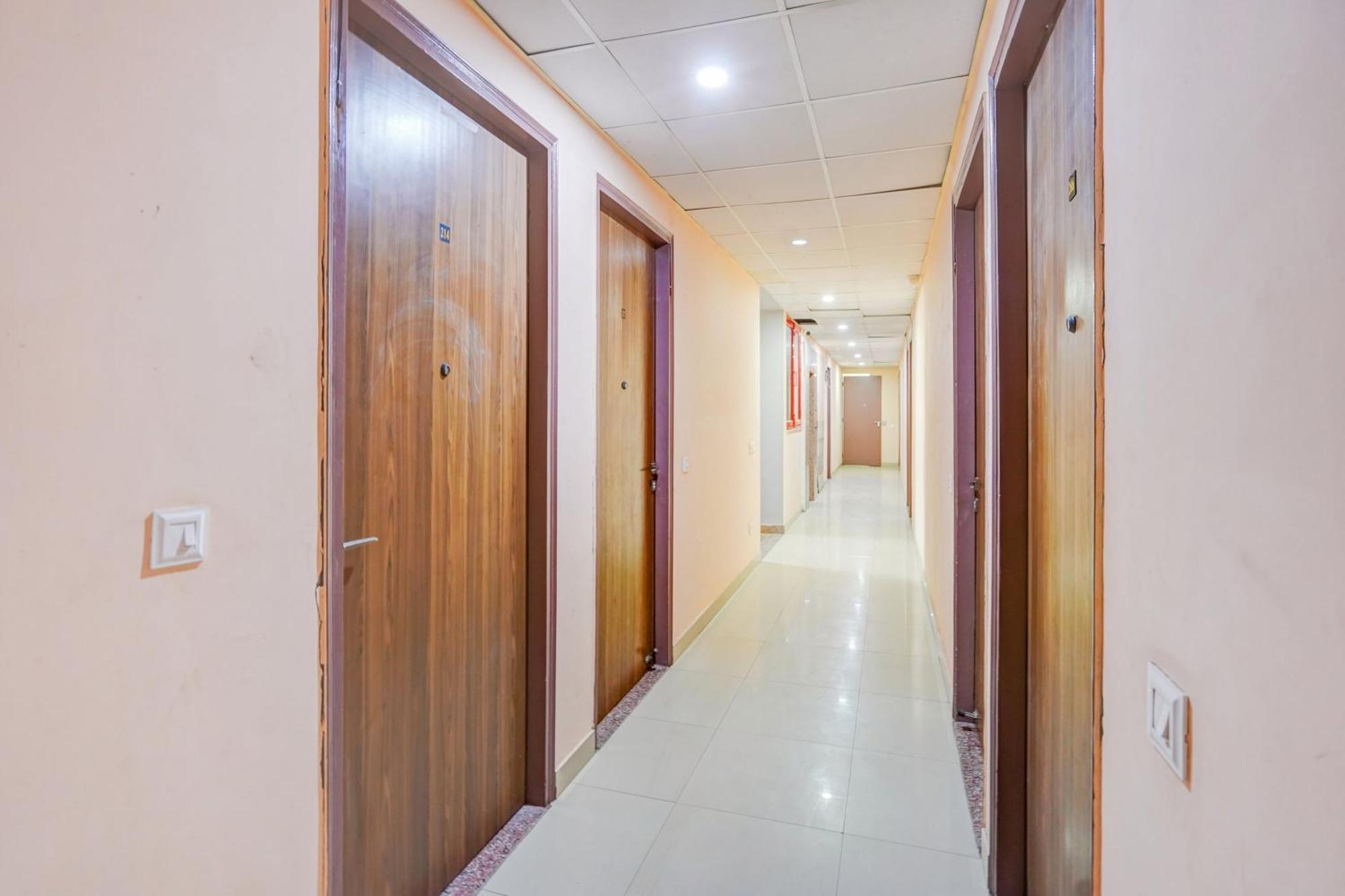 Super Collection O Sector 104 Noida Hotel Luaran gambar